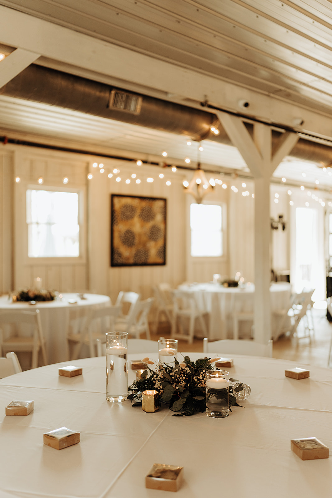 Simple Elegant Barn Wedding Decor