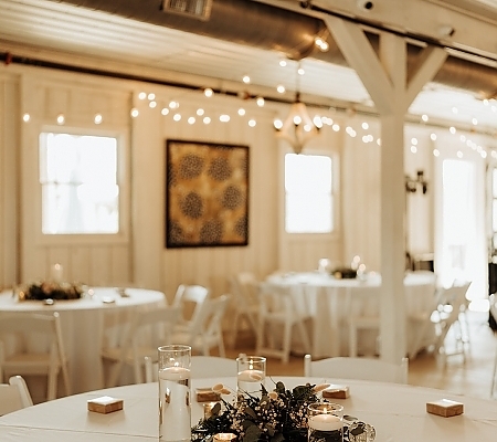 Simple Elegant Barn Wedding Decor